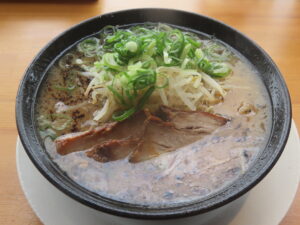 焦がし豚骨かさね味@麺屋二郎 指宿駅前店（指宿駅）ビジュアル