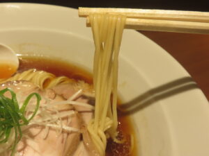 地鶏のらーめん@麺庵 いぶし（池袋駅）麺