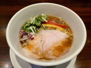 貝らぁ麺（醤油）並盛@らぁ麺 はつ穂（麹町駅）ビジュアル