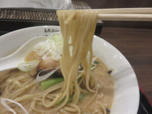 醤油白湯らぁ麺@自然派らぁ麺 くれしづき 新宿早稲田店（早稲田駅）麺