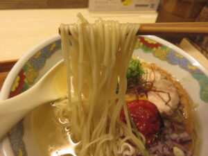 ゆず鶏塩soba@渋谷中華そば saji.（神泉駅）麺