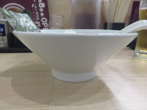 八王子醤油@らーめん専門店 椚田（狭間駅）ビジュアル：サイド