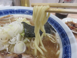 ラーメン@中華そばの店 みのひ（志村坂上駅）麺