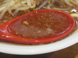 ラーメン小@ラーメン マルキ 八潮産業道路店（埼玉県八潮市）スープ