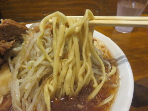 ラーメン小@ラーメン マルキ 八潮産業道路店（埼玉県八潮市）麺