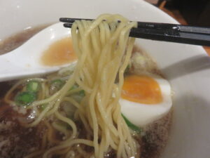 醤油ラーメン@Ramen Bar ざぶとん（池上駅）麺