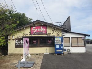 しじみ塩（普通）@かみあり製麺（荘原駅）外観：側面