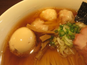 支那そば味玉わんたん麺（醤油）@支那そば かでかる 本店（沖縄県中頭郡）具