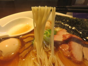 支那そば味玉わんたん麺（醤油）@支那そば かでかる 本店（沖縄県中頭郡）麺