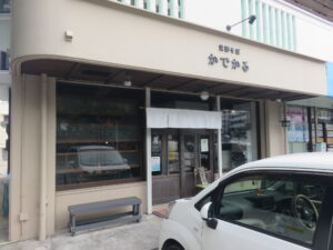 支那そば味玉わんたん麺（醤油）@支那そば かでかる 本店（沖縄県中頭郡）外観