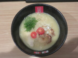 【塩】鶏白湯ラーメン@RYUS NOODLE BAR Tokyo Craft（人形町駅）ビジュアル：トップ