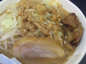 ミニ豚恋ラーメン@ラーメン豚に恋してる 新宿歌舞伎町店（西武新宿駅）具