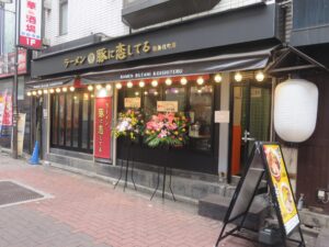 ミニ豚恋ラーメン@ラーメン豚に恋してる 新宿歌舞伎町店（西武新宿駅）外観