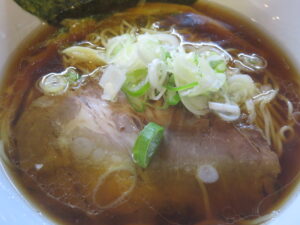 醤油ラーメン@麺屋 招き寅（百草園駅）具