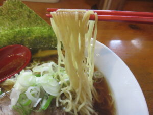 醤油ラーメン@麺屋 招き寅（百草園駅）麺