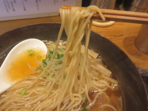 鴨出汁中華そば（並盛）@鴨出汁中華そば かわな（中野駅）麺