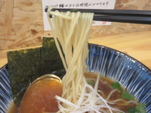 醤油ラーメン@JAPANESE RAMEN マンちゃん 住吉店（住吉駅）麺