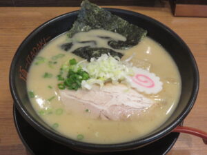 ラーメン頂（普通盛）@麺屋 頂（下北駅）ビジュアル