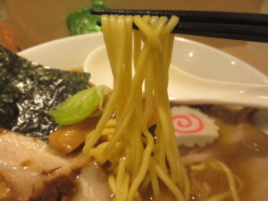 チャーシュー麺@チャーシュー麺専門店 中華そば ピース（西新宿駅）麺