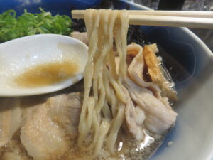 背脂煮干しごわ麺（肉多め）@借りキッチン（東長崎駅）麺