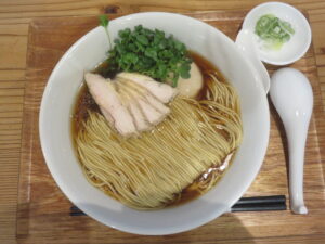 岩手県ほろほろ鳥だしのしょうゆラーメン@ラーメン ル・デッサン（六合駅）ビジュアル：トップ