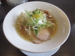 塩中華蕎麦（並盛・手揉み太縮れ麺）ビジュアル