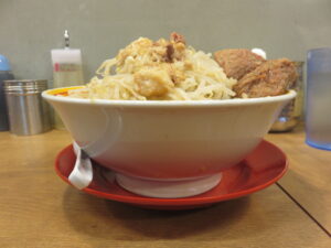 ラーメン 220g@えどもんど 新橋（新橋駅）ビジュアル：サイド