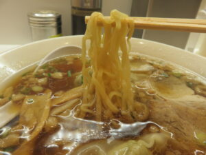 ワンタン麺@中華そば 朱（尾道駅）麺