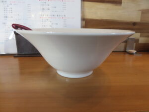 醤油らぁ麺@らぁ麺 行田屋（武州荒木駅）ビジュアル：サイド