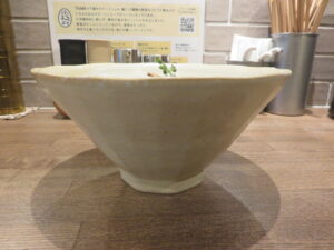 筍ポタヌードル@鶏ポタラーメン THANK 鎌倉小町（鎌倉駅）ビジュアル：サイド