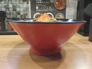 四川風辛味噌ラーメン@麺昇 神の手（中野駅）ビジュアル：サイド