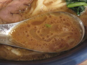 ハウス系トンコツしょうゆ@ミッドナイトトンコツねいろ家（荻窪駅）スープ