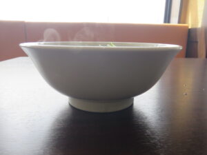 醤油らーめん@自家製麺 らーめん 木陰（物井駅）ビジュアル：サイド