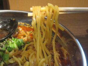 かるびラーメン（中辛）@かるびラーメン 神田小川町店（小川町駅）麺