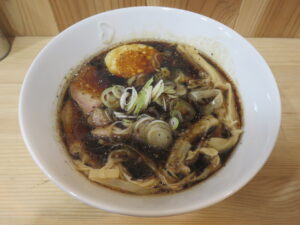 古町ブラックラーメン@古町めんの坊（日暮里駅）ビジュアル