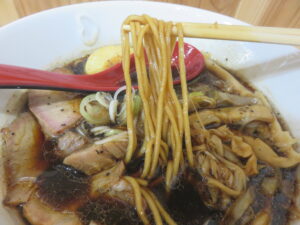 古町ブラックラーメン@古町めんの坊（日暮里駅）麺