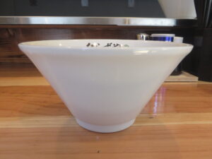 朝ラーメン@らぁ麺 ならずや（鶴ヶ島駅）ビジュアル：サイド