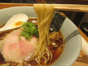 醤油らー麺@麺皇（麹町駅）麺