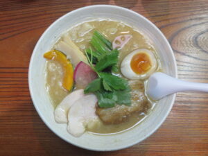 濃厚鶏白湯ラーメン@麺屋 竹馬（葛西駅）ビジュアル：トップ