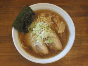 ラーメン@麺処 若（新潟県佐渡市）ビジュアル：トップ