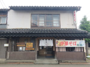 濃厚煮干しラーメン（ニューワールド）@中華そば 亀屋（直江津駅）外観