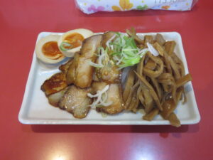 濃厚煮干しラーメン（ニューワールド）@中華そば 亀屋（直江津駅）三点盛り