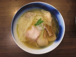塩ワンタン麺@らぁ麺 麦一粒（信濃松川駅）ビジュアル：トップ