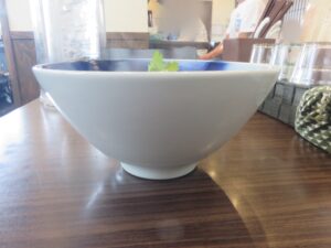 塩ワンタン麺@らぁ麺 麦一粒（信濃松川駅）ビジュアル：サイド