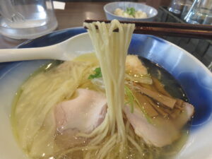 塩ワンタン麺@らぁ麺 麦一粒（信濃松川駅）麺
