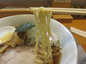 醤油らーめん@つけ蕎麦 中華蕎麦 尚念（南松本駅）麺