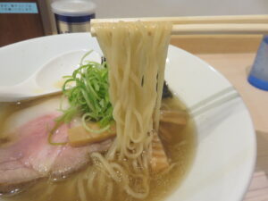 塩ラーメン@ラーメンLab ろじっく（小田急相模原駅）麺