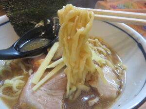 生姜醤油ラーメン@ラーメンパーク あずーる（船堀駅）麺