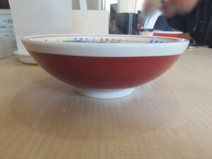 ラーメン（正油）@まるひら（北海道釧路市）ビジュアル：サイド