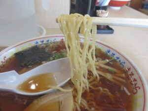 ラーメン（正油）@まるひら（北海道釧路市）麺